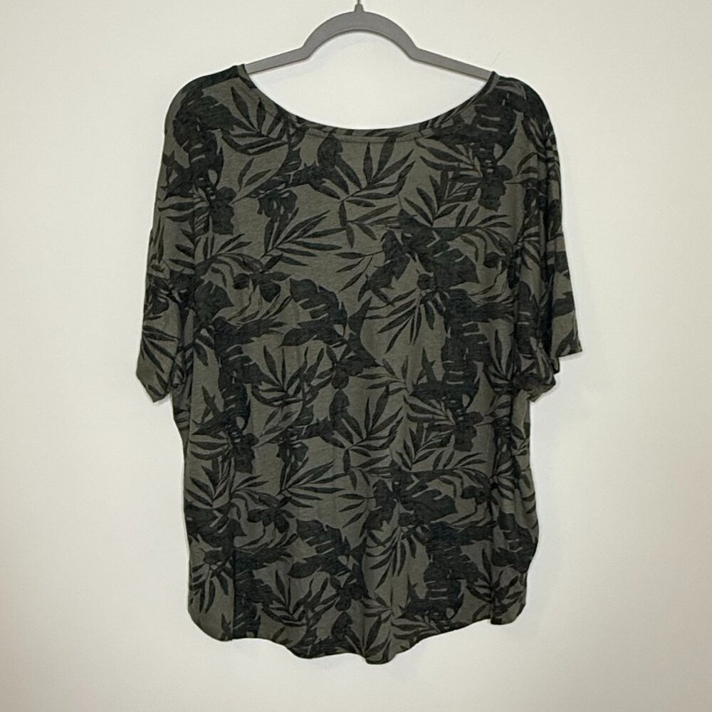 Old Navy Linen Blend Green w Palm Leaf Pattern VNeck Short Sleeve‎ Shirt Wm XXL - Picture 2 of 5
